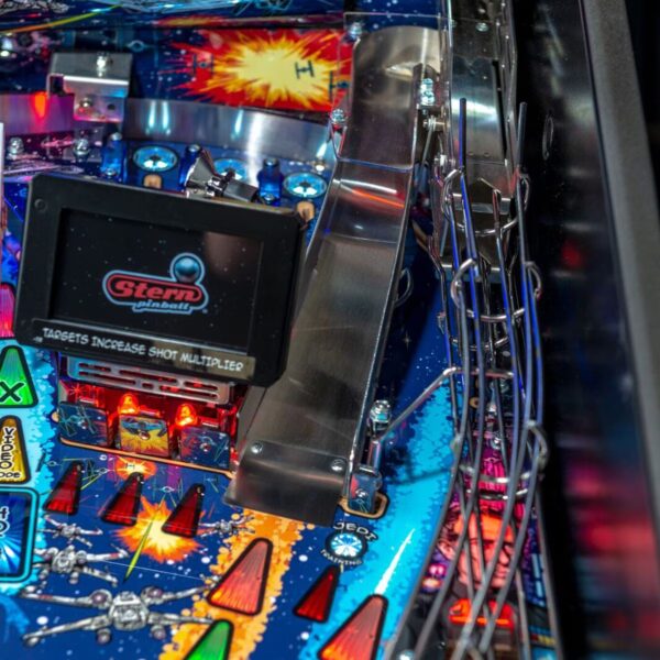 Stern Star Wars Comic Art Premium Pinball - Image 12